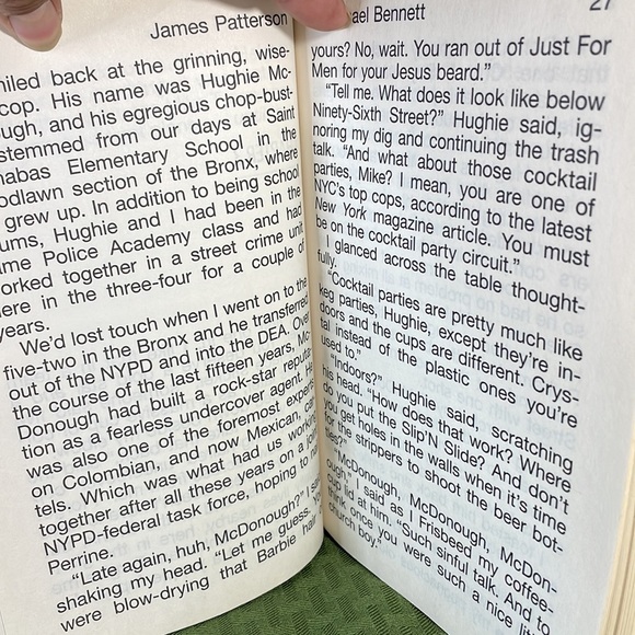 I, Michael Bennett (Large Print) by Michael Ledwidge; James Patterson - Picture 7 of 7